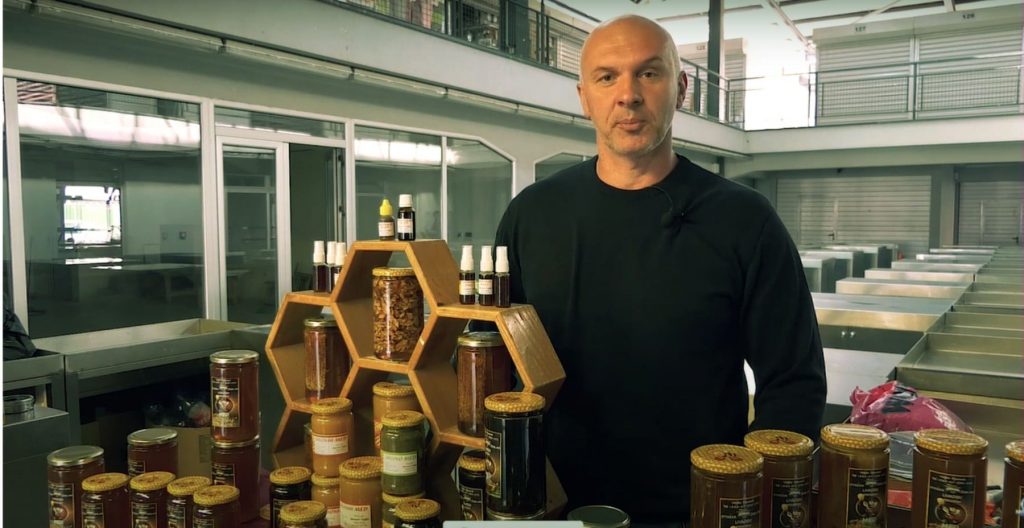 PROFESIONALNI PČELAR IZ BIJELOG POLJA