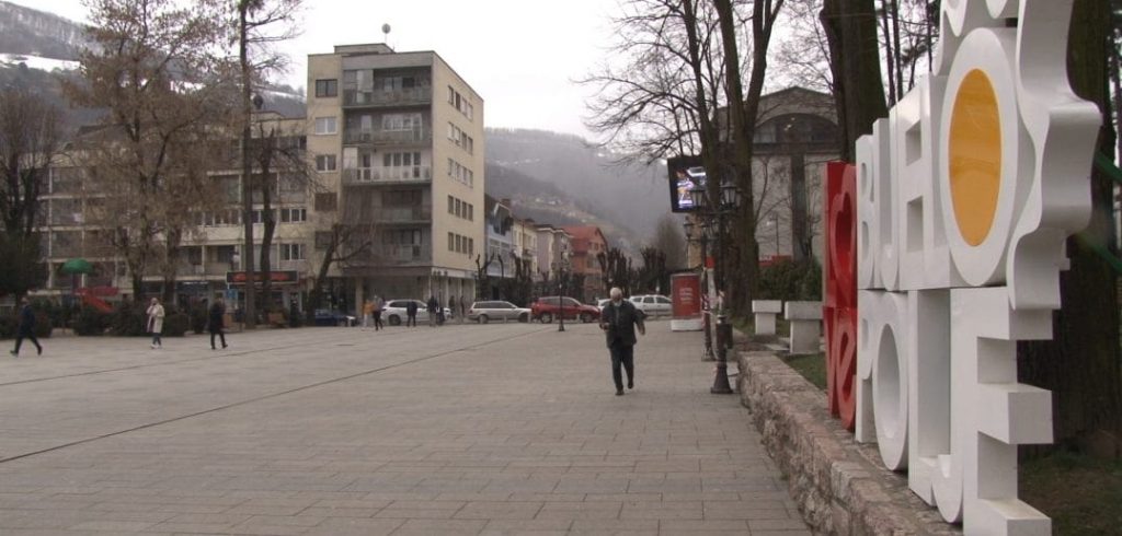 UKIDA SE ZABRANA KRETANJA, DOZVOLJEN MEĐUGRADSKI SAOBRAĆAJ